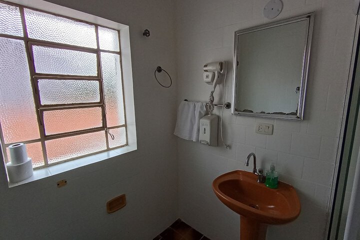 Room 103 of 118