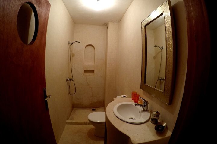 Room 9 of 26