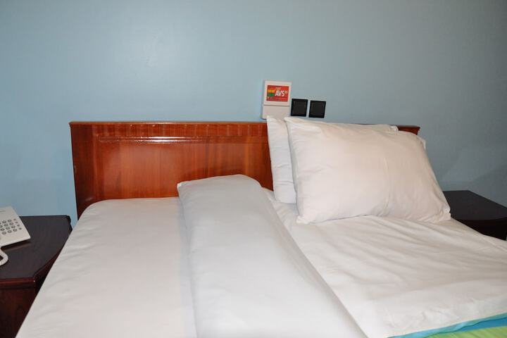 Room 7 of 42