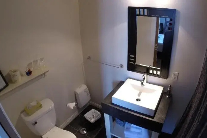 Room 9 of 23