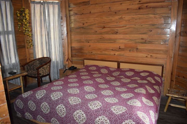 Room 6 of 14