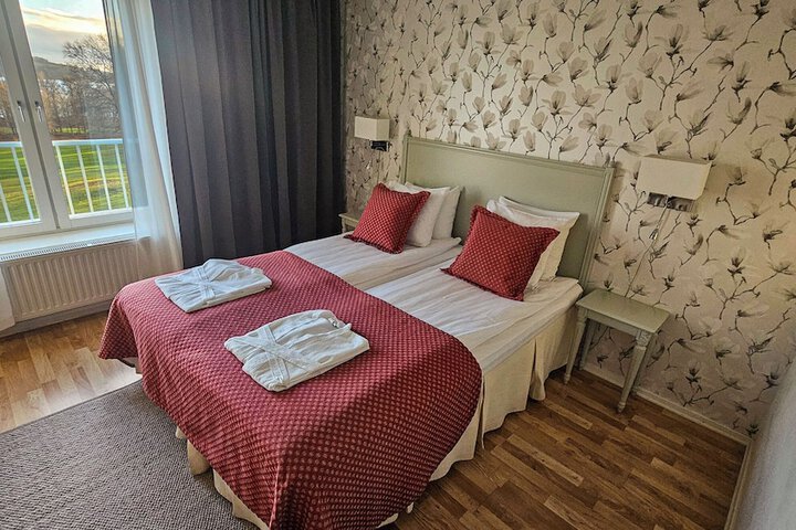 Room 44 of 75