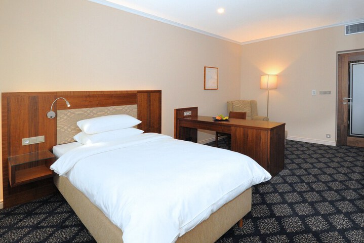 Room 8 of 52