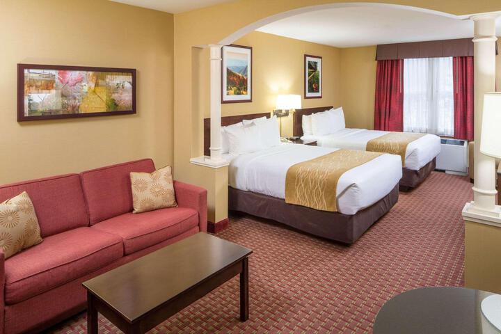 2 Queen Beds (5 of 7)