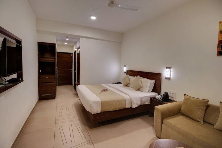 Room 6 of 38