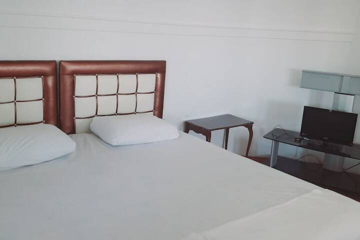 Room 5 of 68
