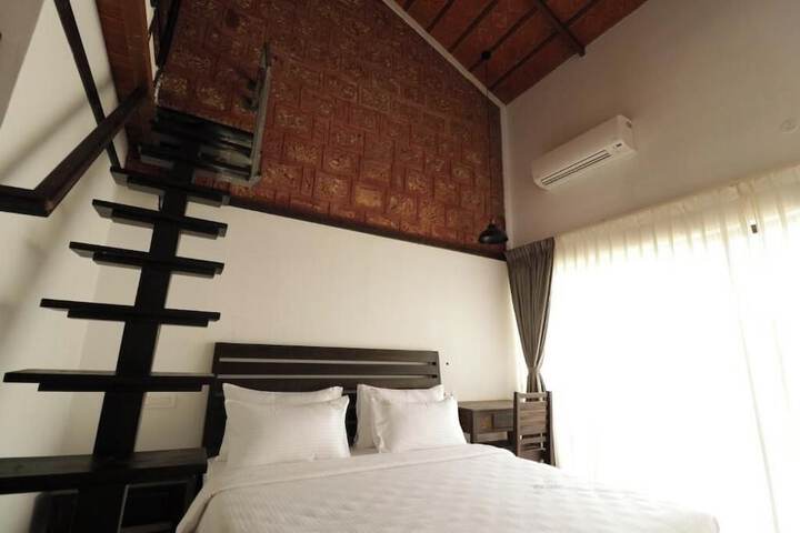 Room 18 of 28