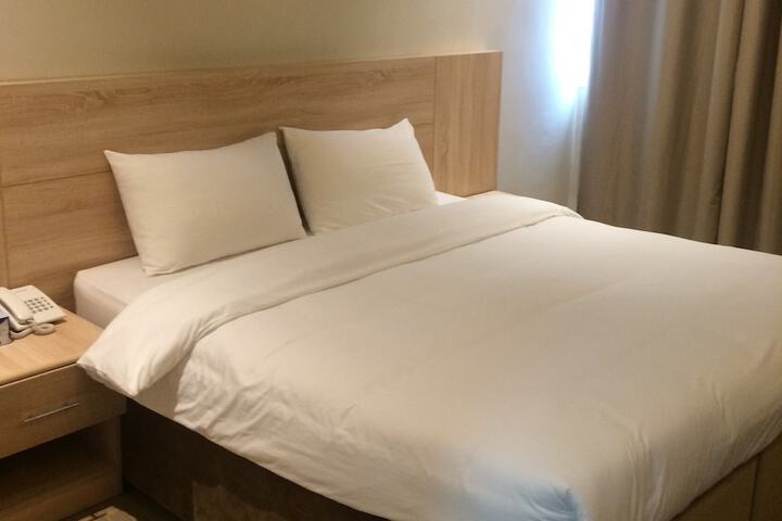 Room 13 of 32
