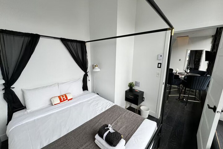 Room 15 of 62