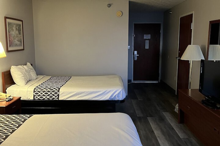 2 Double Beds (3 of 5)