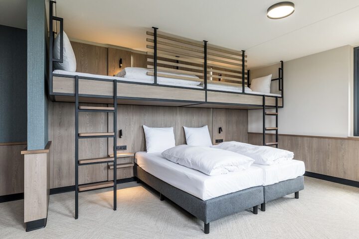 Room 4 of 55