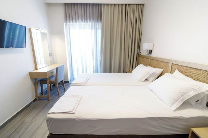Room 10 of 18