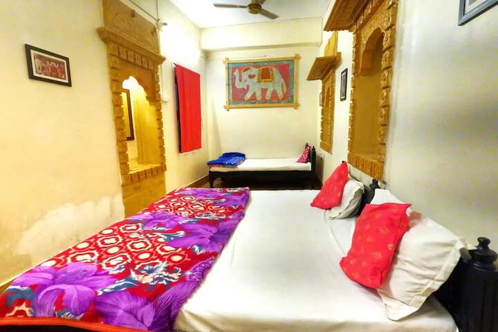 Room 7 of 10