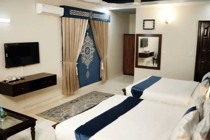 Room 6 of 9