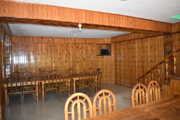 Dining 5 of 9