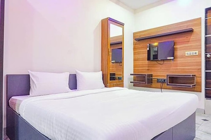 Room 9 of 30