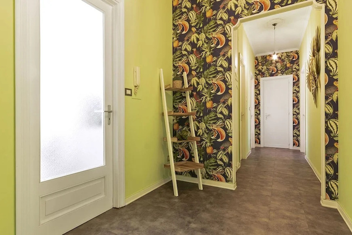 Room 8 of 11