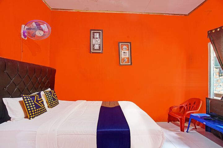 Room 18 of 28