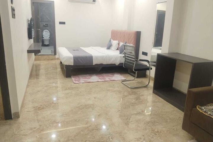 Room 10 of 25