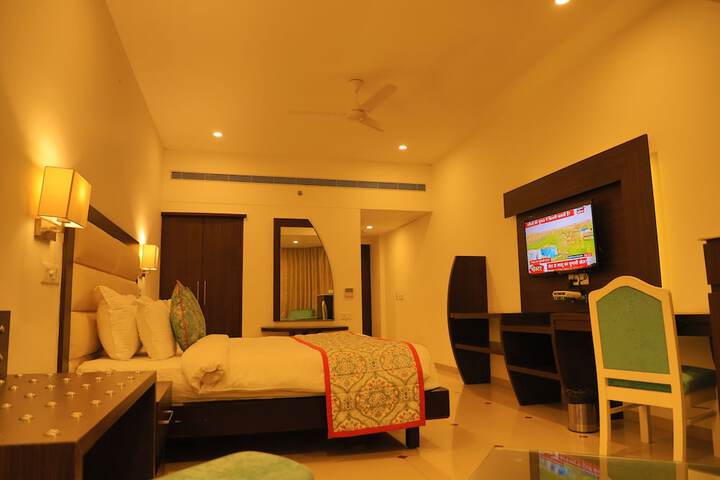 Room 17 of 38