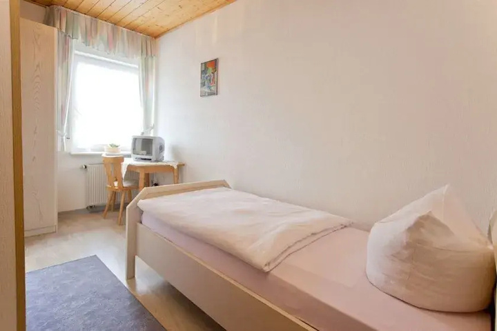 Room 4 of 11