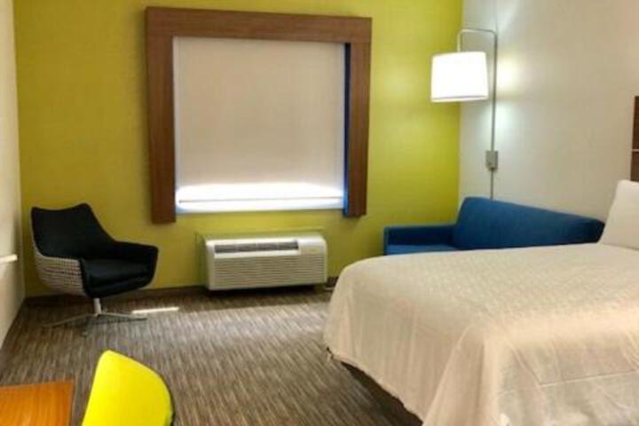 1 King 2 Queen Beds 2 Bedroom Suite (7 of 8)
