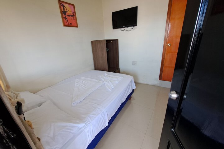 Room 8 of 25