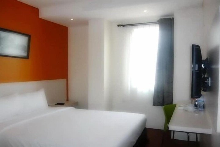 Room 9 of 24