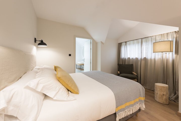 Room 2 of 28