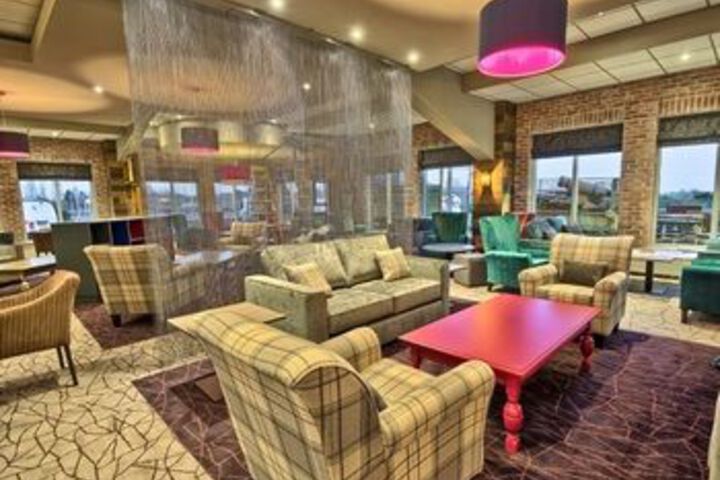 Lounge 45 of 60