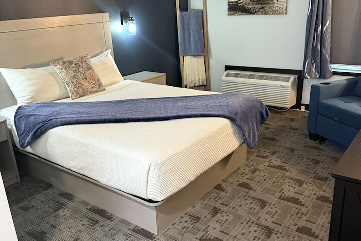 Room 8 of 10