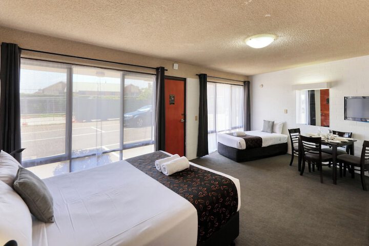 Room 13 of 38