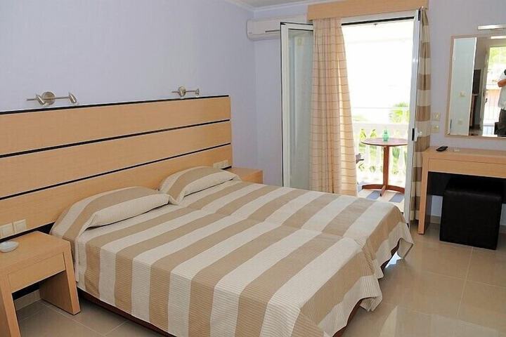 Room 3 of 49