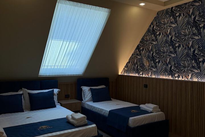 Room 2 of 18