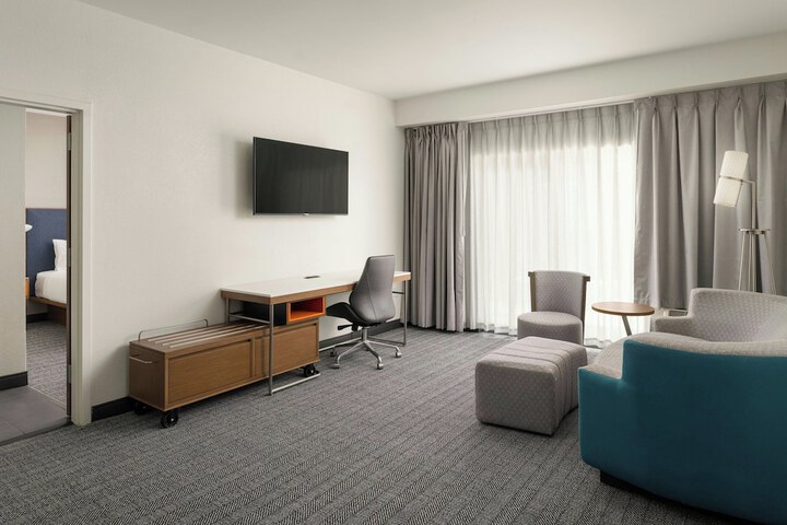 Room 9 of 37