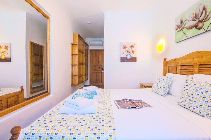 Room 14 of 77