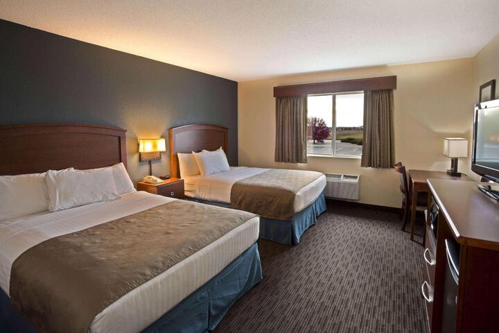 2 Queen Beds (5 of 6)