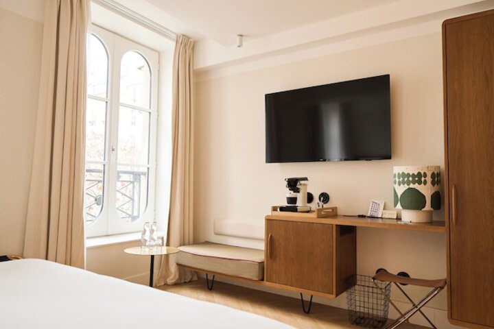 Room 18 of 42