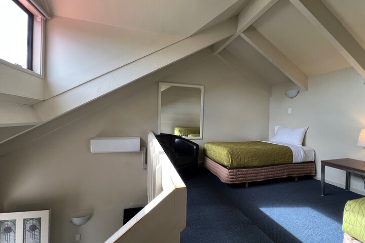 Room 30 of 68