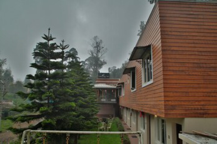 Hotel Exterior 9 of 32