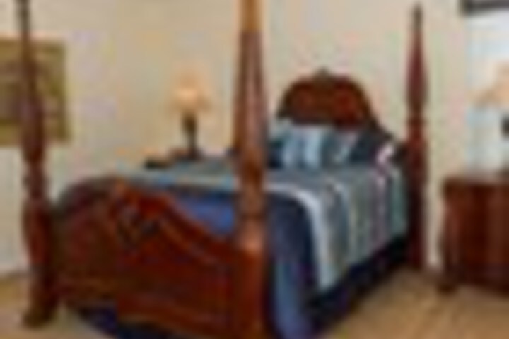 Room 8 of 93