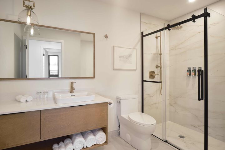 209 2nd Floor Studio Murphy Queen Bed with Balcony (92 of 95)