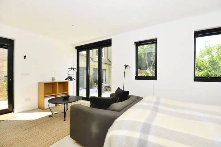 Room 2 of 8