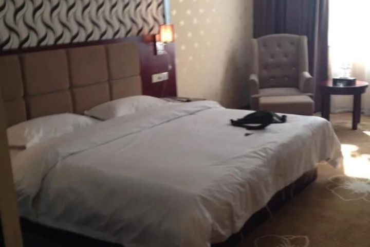 Room 3 of 27
