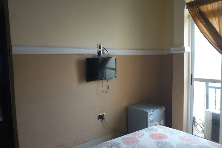Room 5 of 18