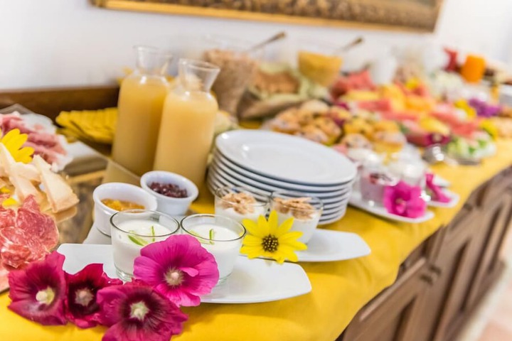 Breakfast/Coffee Service 98 of 151
