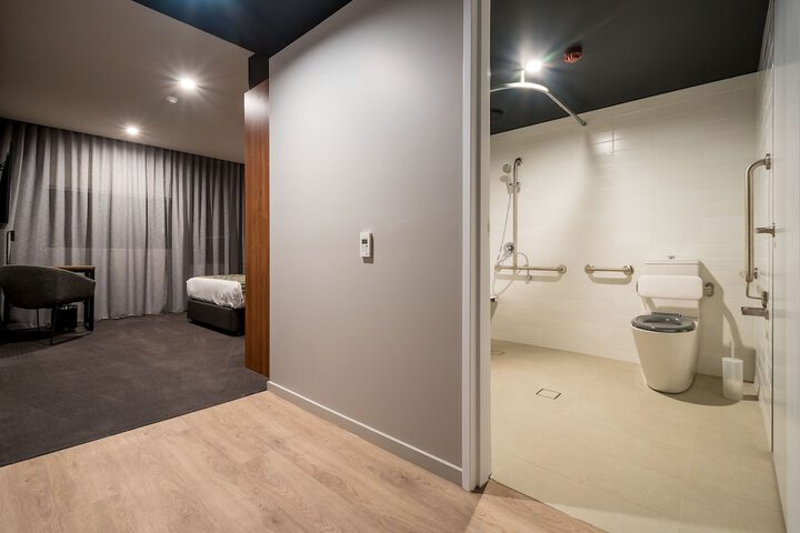 Room 8 of 34