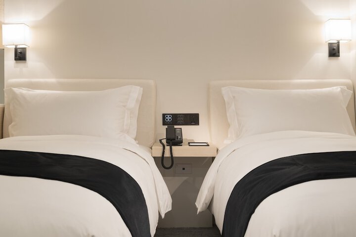 Room 4 of 28