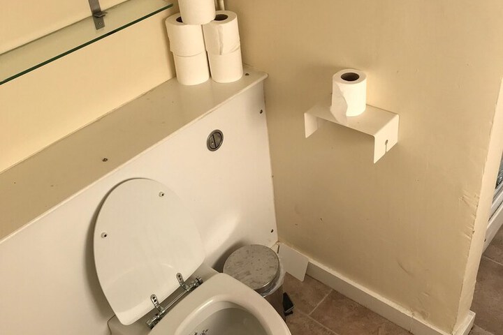 Room 10 of 14
