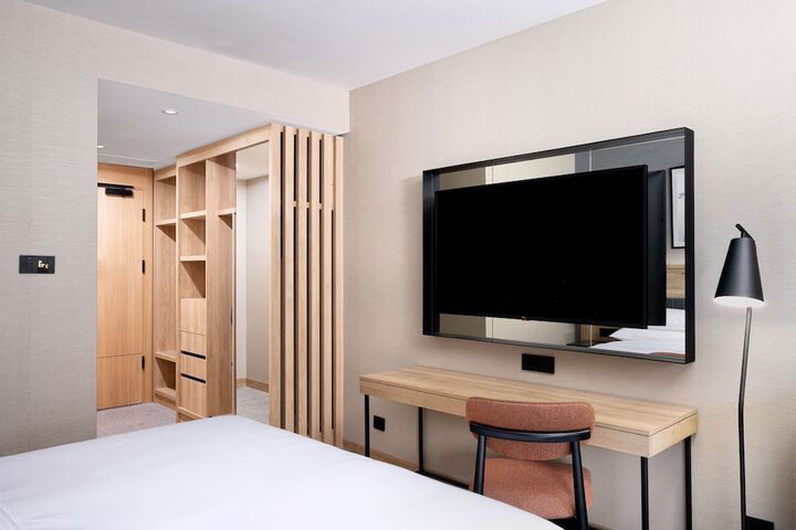 Room 13 of 71